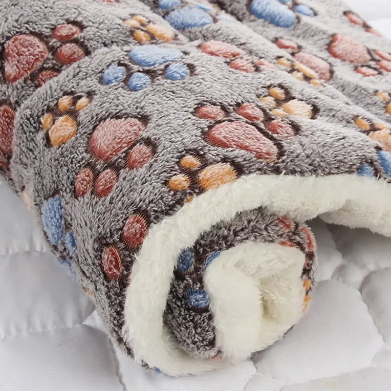Flannel Thickened Pet Bed with Body Heat Warmth Insulation
